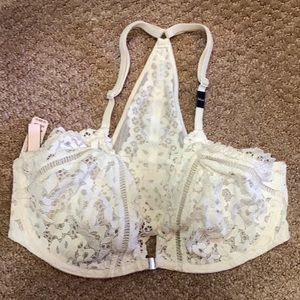 Victoria’s Secret Body by Victoria Unlined Plunge bra 34dd